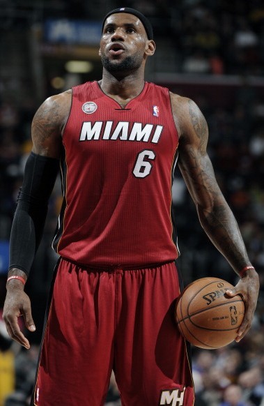 德劳伦蒂斯：在我们这个破主场里，一场只能赚300万欧（德劳伦蒂斯抱怨主场收入：每场仅300万欧）