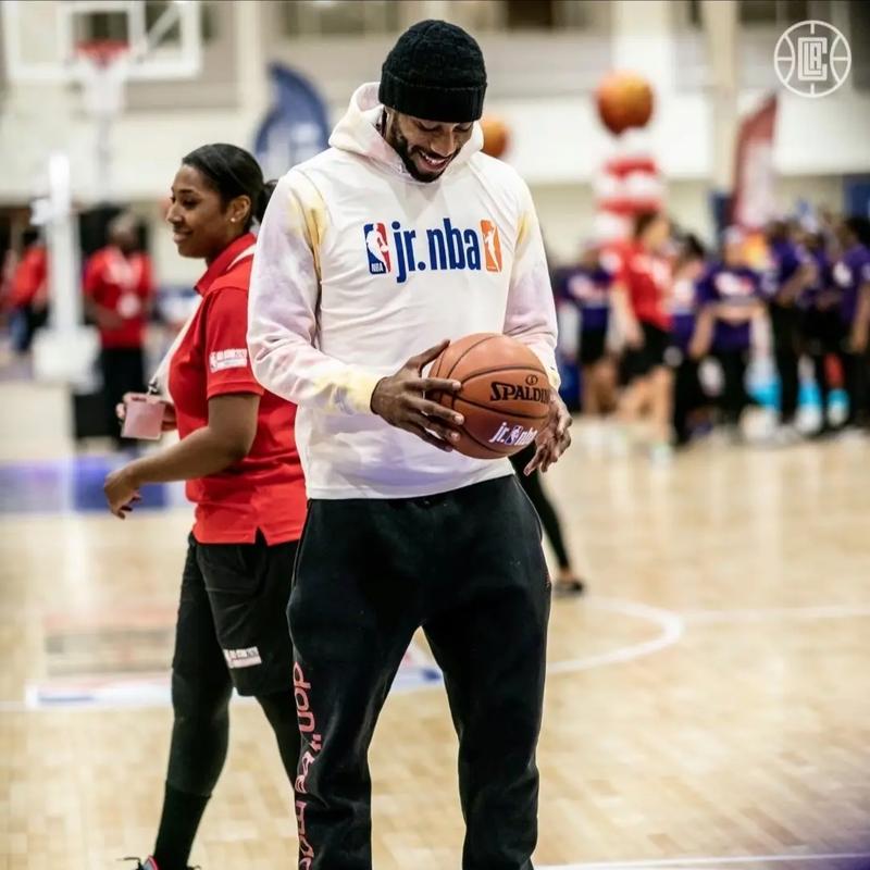 自威廉以来，埃斯特旺是首位连续3场欧冠进球的切尔西球员（埃斯特旺成继威廉后首位欧冠三连场破门的切尔西球员）