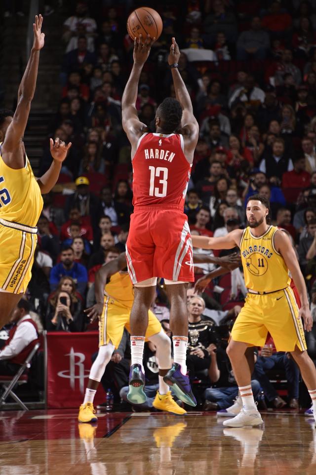 阿莫林：刚去葡体也被人说顶多撑3个月，我不喜欢频繁换球队（阿莫林：初到葡体有人断言我撑不过三个月，我不愿频繁换队）