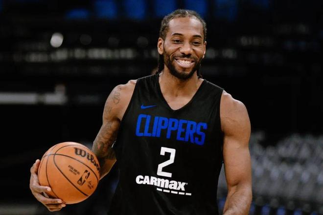 所有纹身都记述我的勤奋之道——格里马尔多的职业信仰（每一道纹身皆为勤勉作证：格里马尔多的职业信仰）