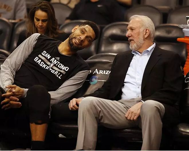 巴媒：若昂-戈麦斯的谈判有进展，曼联希望新年前能敲定交易（巴媒：若昂-戈麦斯谈判推进，曼联力争在新年前敲定交易）