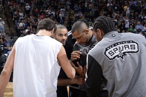 世体：特尔施特根还未参加球队合练，预计12月或1月初复出（世体：特尔施特根尚未随队合练，预计将于12月或明年1月初复出）